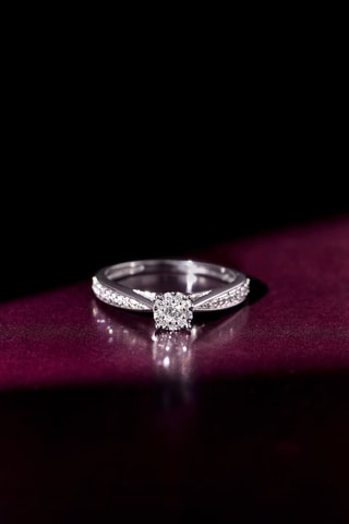 Solitario Radieux - Oro blanco y diamantes