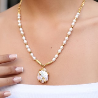 Collar - Latón chapado en oro y perlas