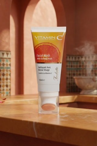 Nettoyant avec brosse - Vitamine C - Visage - 150 ml