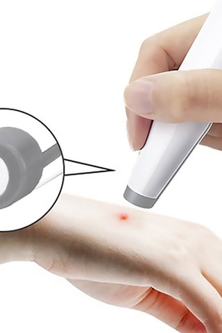 Dispositif électronique  contre les démangeaisons d'insectes