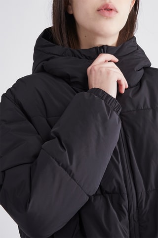 Lange gewatteerde jas met capuchon - Zwart