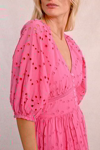 Lange Jurk met Engelse Borduursels- Roze