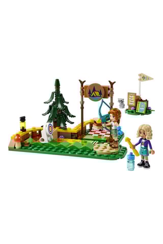 O stand de tiro ao arco da base de lazer - A partir dos 7 anos