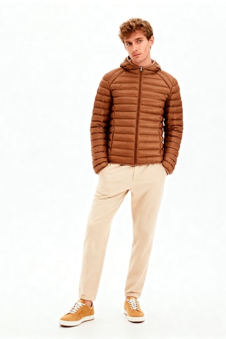 Piumino slim con cappuccio - Cammello