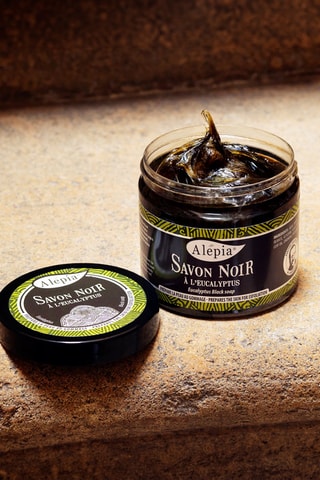Savon noir à l'Eucalyptus - Hydratant et exfoliant - 200 ml
