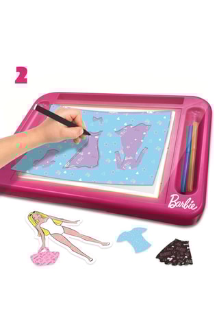 Mesa con luces taller de moda y muñeca Barbie - Desde 8 años