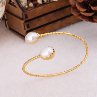 Pulseira - Latão banhado a ouro e pérolas