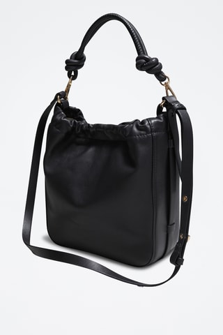 Mala bucket em couro de carneiro - Preto