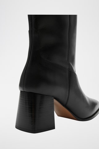 Botas em couro - Preto