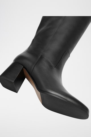 Botas em couro - Preto