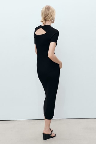 Robe midi côtelée avec ouverture au décolleté - Noir