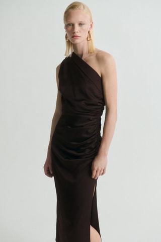 Robe asymétrique satinée avec fronce latérale - Marron