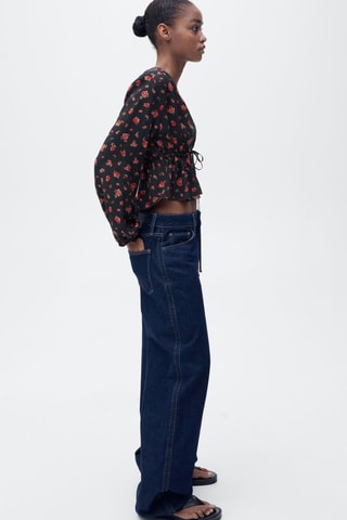 Blouse à fleurs volantée - Noir