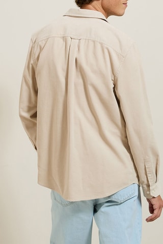 Camisa regular fit de terciopelo - Beige