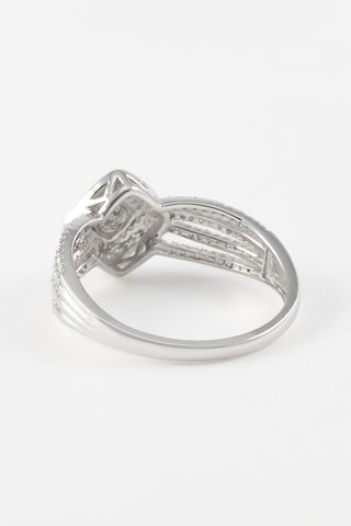 Anillo - 
Oro blanco y diamantes