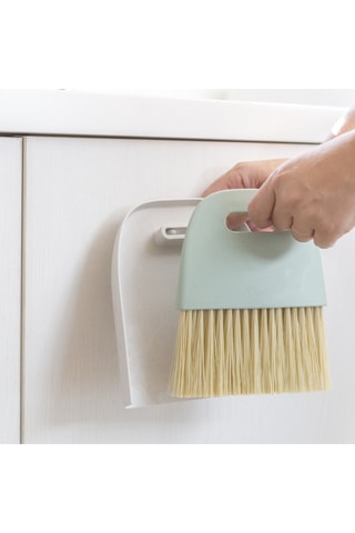 Pelle à poussière et mini balayette