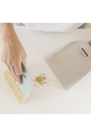 Pelle à poussière et mini balayette