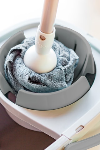 Balde retangular com escorredor automático e rodas - 16 l