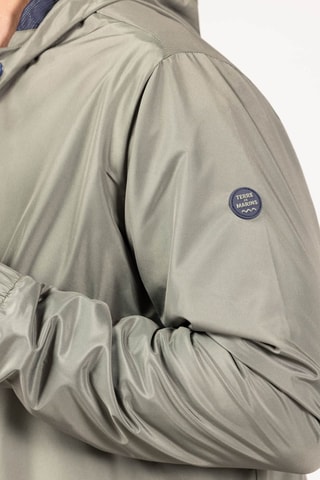 Cortavientos con capucha - Verde