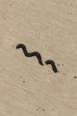 Camiseta - Beige y negro