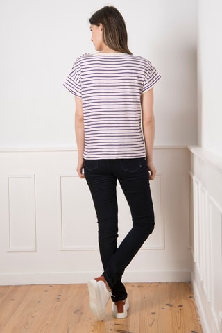 Camiseta - Blanco y violeta