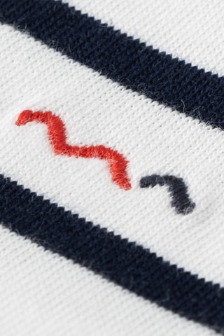 Camiseta - Blanco, negro y rojo