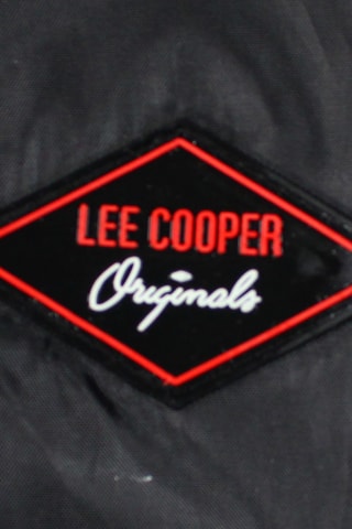 Coupe-vent à capuche. - Noir