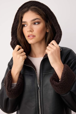 Casaco com capuz - Preto