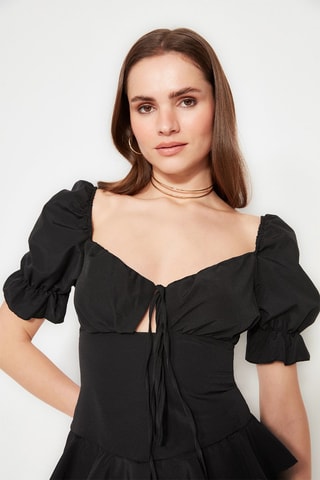 Vestido com folhos - Preto