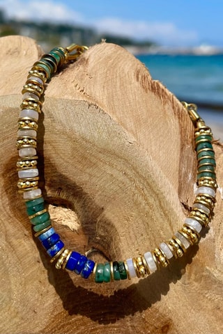 Pulsera bañada en oro fino amarillo - Esmeraldas, piedras de luna y lapislázuli