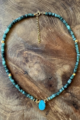 Collar - Chapado en oro amarillo, turquesas y jades