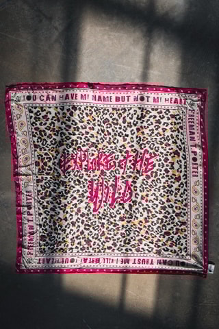 Carré - Blanc, noir et rose