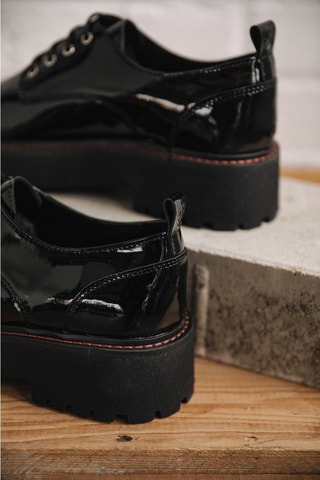 Derbys à talons en cuir verni Neve Varnish - Noir