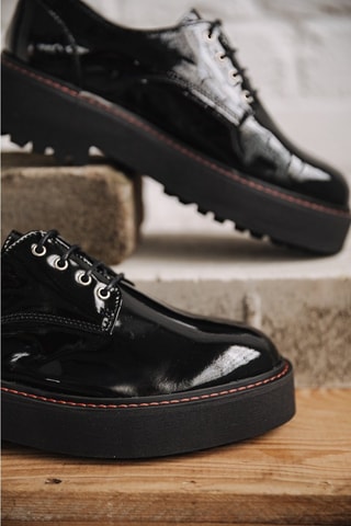 Derbys à talons en cuir verni Neve Varnish - Noir