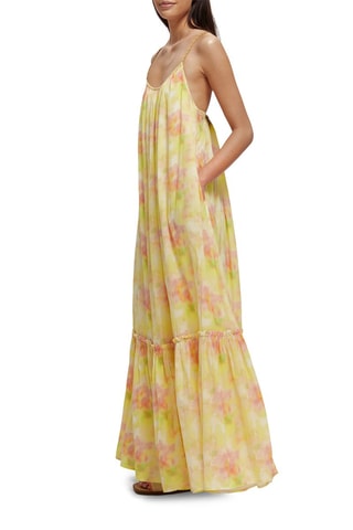 Vestido com folhos 
Amarelo