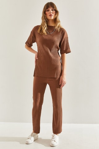 T-shirt et pantalon - Marron