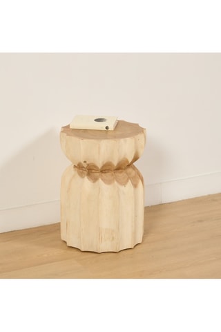 Mesa de cabeceira em madeira de trembesi - 34 x 45,5 x 34 cm