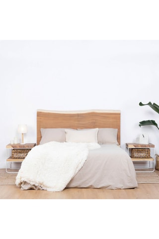 Mesa de cabeceira em madeira de trembesi maciço - 50 x 50 x 35 cm