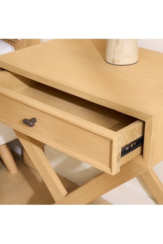 Mesa de cabeceira em madeira de sungkai - 1 gaveta - 53 x 60,5 x 35 cm