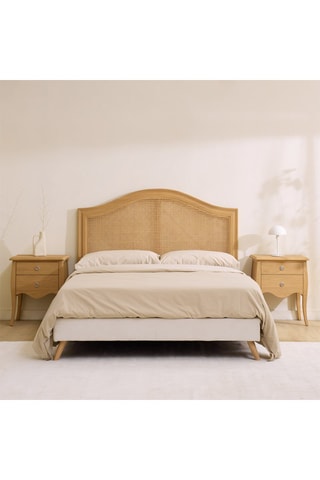 Mesa de cabeceira 2 gavetas em madeira de sungkai - 52 x 64,5 x 36,5 cm