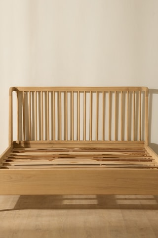 Cama em madeira de sungkai - Área de deitar 150 x 200 cm