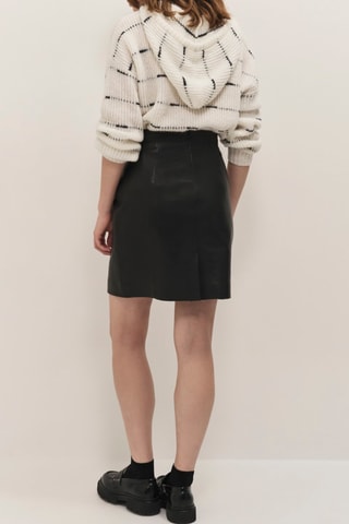 Saia direita em couro de cordeiro - Preto