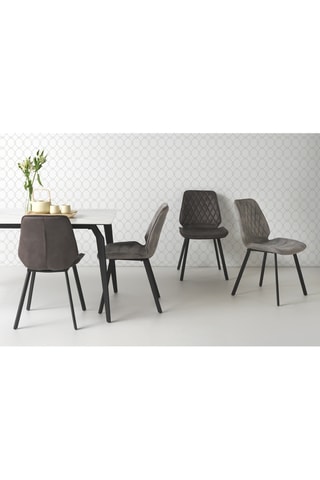 2 cadeiras - 48 x 84 x 57 cm