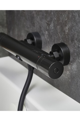 Mitigeur bain-douche thermostatique mural avec bec Oscar