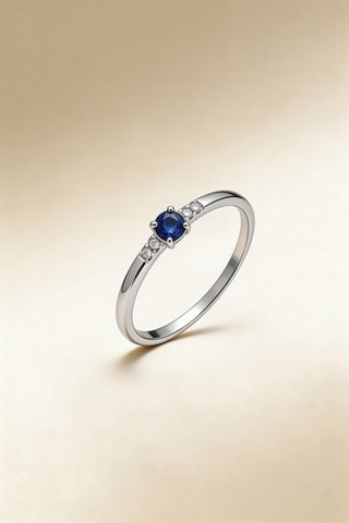 Anillo Niylah - Oro blanco, diamantes y zafiro