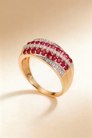 Anillo Chemin des Rubis - 
Oro amarillo, diamantes y rubí