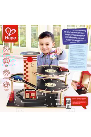 Garagem e posto de serviço em madeira de schima - Dos 3 aos 6 anos