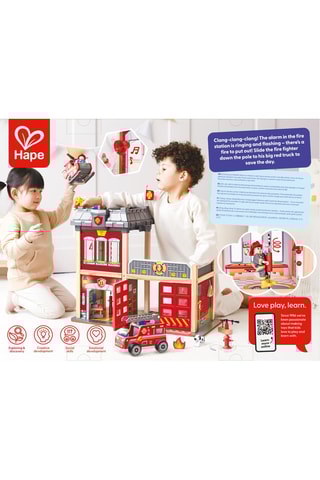 Quartel de bombeiros em pinho e madeira de schima - 13 peças - Dos 3 aos 10 anos