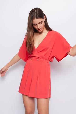 Macacão curto 
Vermelho