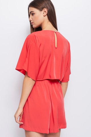 Macacão curto 
Vermelho